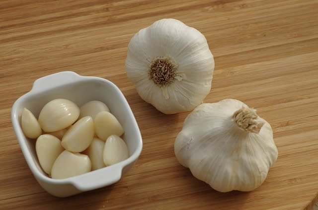 Garlic cloves